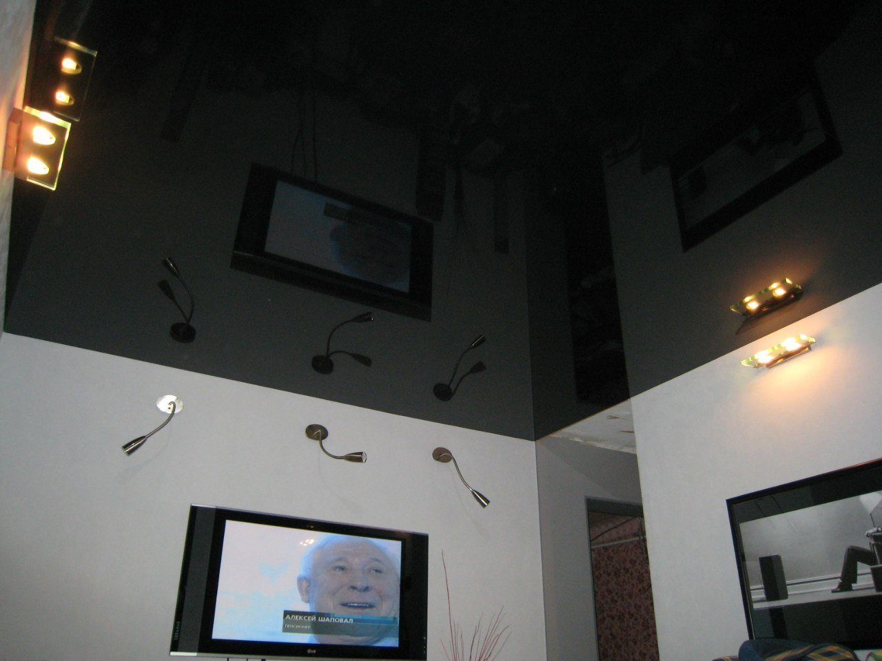 Черные потолки