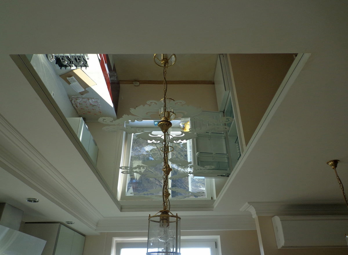 Зеркальные потолки